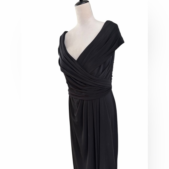 La Femme Ruched Jersey Long Gown with V-neckline black Dress - Picture 7 of 11